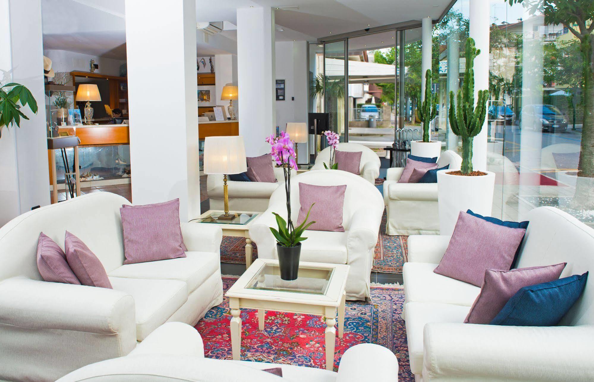 Hotel Rossini 4S Lignano Sabbiadoro Buitenkant foto