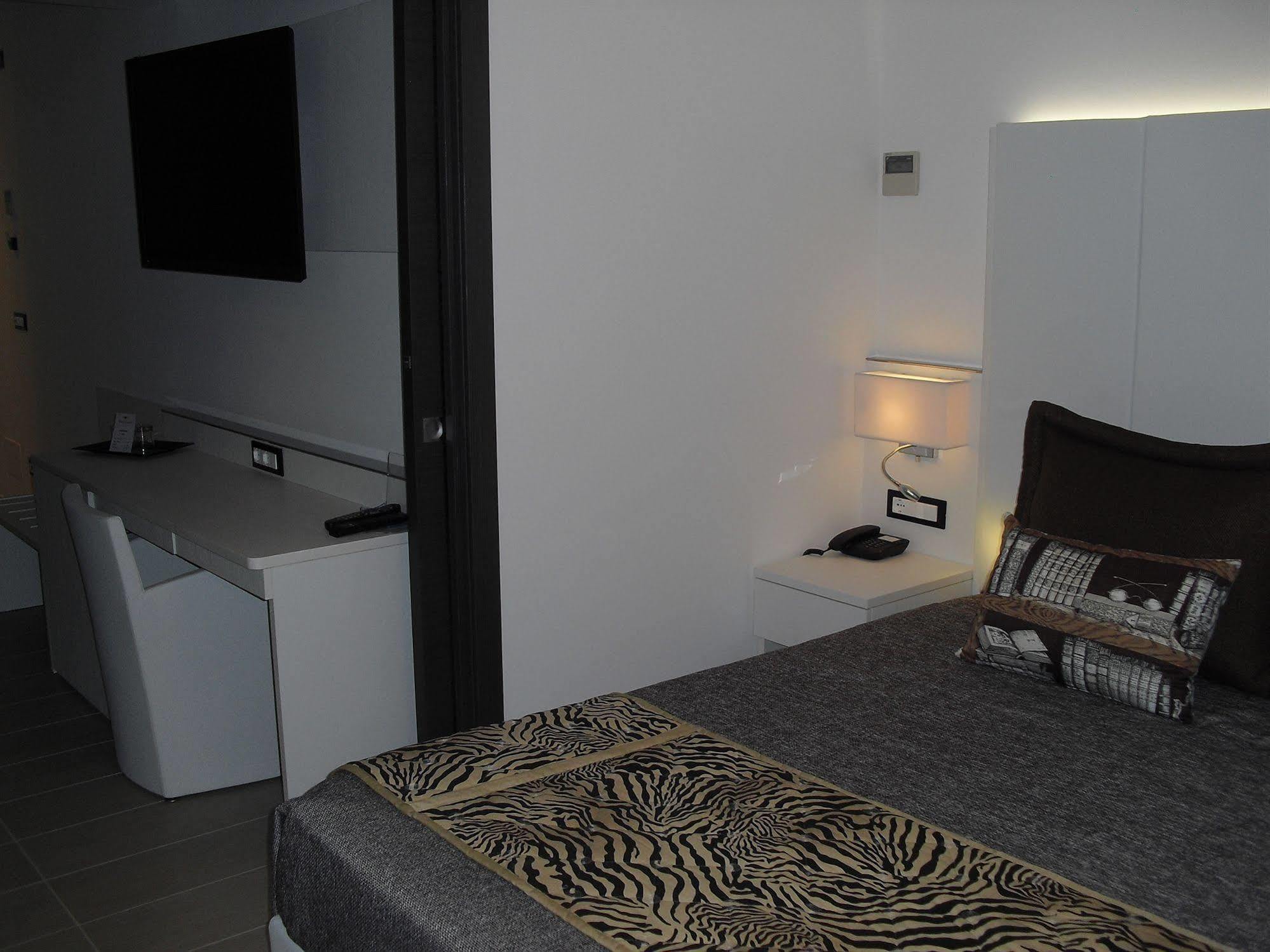 Hotel Rossini 4S Lignano Sabbiadoro Buitenkant foto